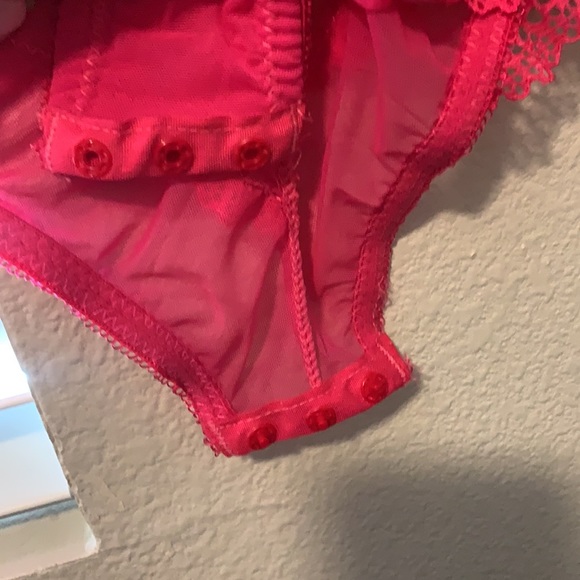 Hot pink lace bodysuit with snap closure - Picture 6 of 7